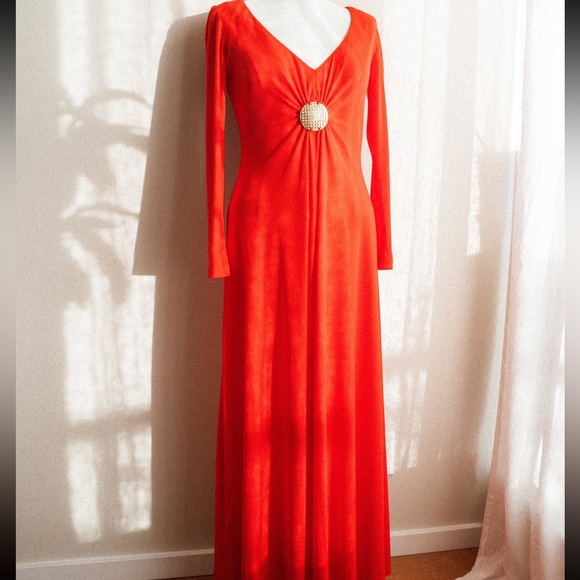 70s vintage Blood Orange Gold Medallion Gown - Picture 4 of 10